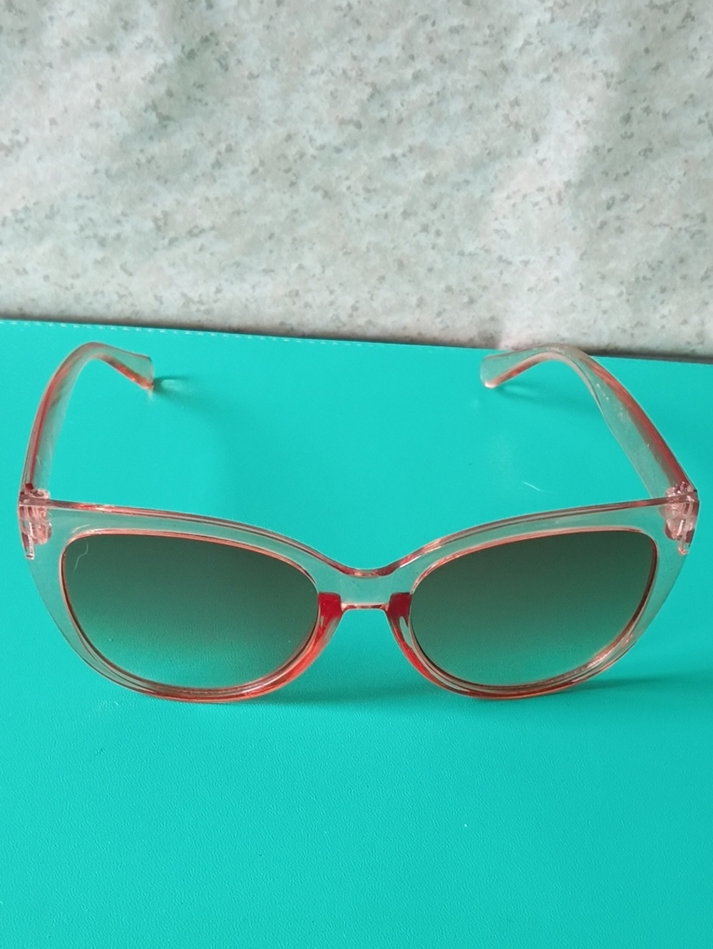 Women's Transparent Pink Frame Sunglasses with Gradient Lenses